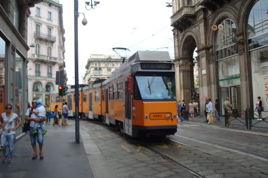 Milan tram line 12 with articulated tram 4990 on Via Giuseppe Mazzini (2016)