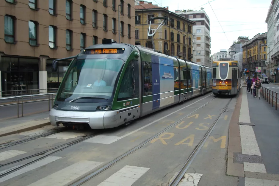 Milan tram line 15 with low-floor articulated tram 7006 at Via Langa (2016)