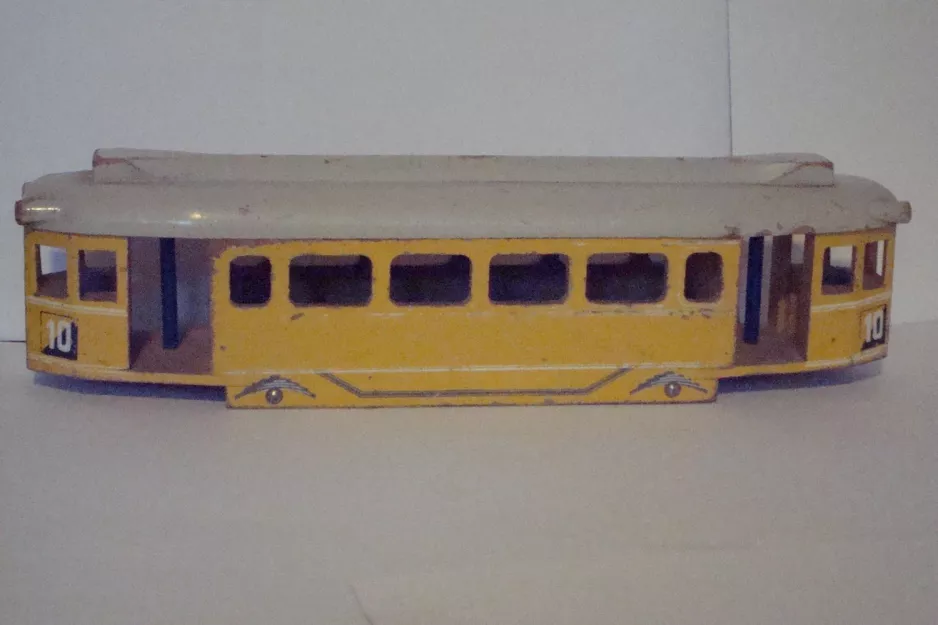 Model tram: Copenhagen Side of model of Lunding bogie motor car, as line 10 (1950)