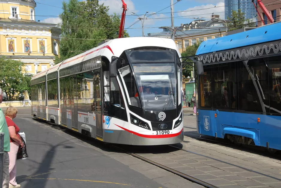 Moscow tram line 7 with low-floor articulated tram 31090 on Kalanchevskaya Ulitsa (2018)
