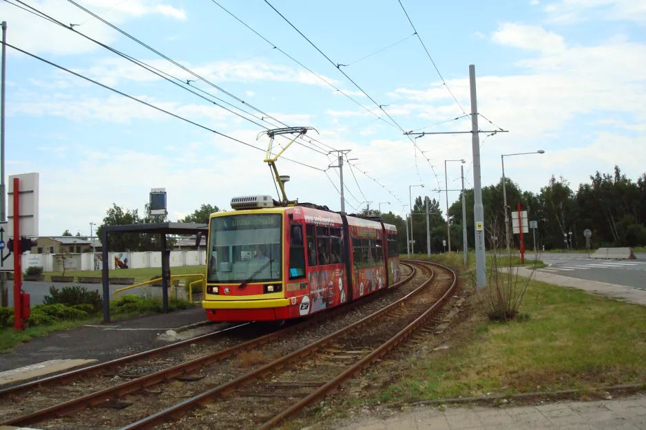 Most tram line 4 with low-floor articulated tram 202 at Záluži, Zdravotní středisko (2011)