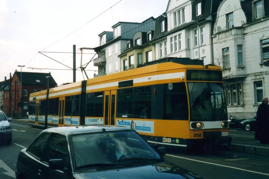 Mülheim tram line 102 with low-floor articulated tram 202 at Broicher Mitte (2004)