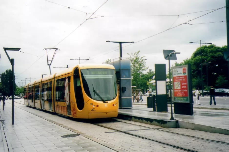Mulhouse tram line Tram 1 with low-floor articulated tram 2018 at Gare Centrale (2007)
