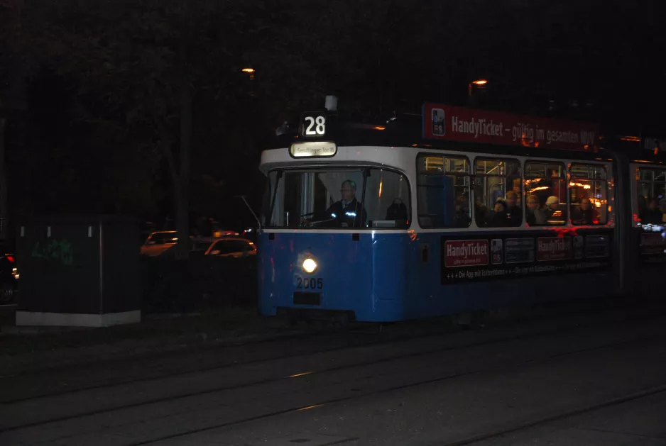 Munich party line 28 with articulated tram 2005 on Barer Straße (2014)
