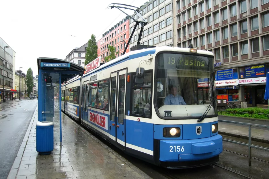 Munich tram line 19 with low-floor articulated tram 2156 at Hauptbahnhof (Süd) (2010)