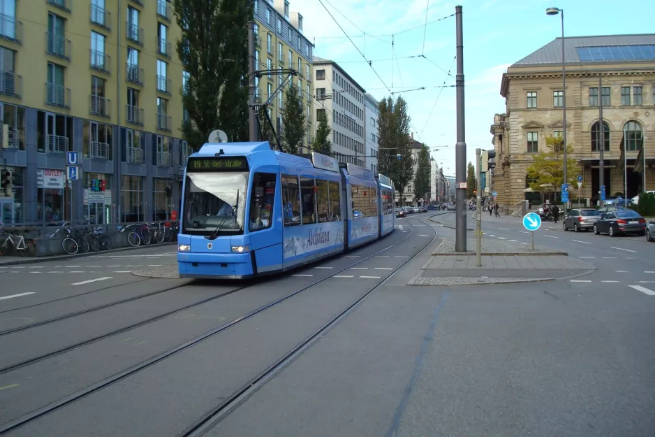 Munich tram line 19 with low-floor articulated tram 2207 on Bayerstraße (2012)