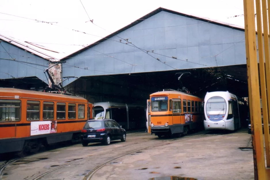 Naples railcar 990 at S. Giovanni a Teduccio (2005)