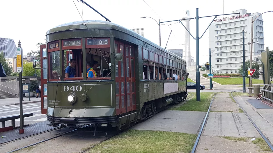 New Orleans line 12 St. Charles Streetcar with railcar 940 at Howard / Carondelet (2018)