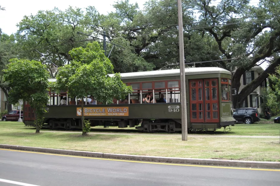 New Orleans line 12 St. Charles Streetcar with railcar 940 near S Carrollton / Spruce (2010)