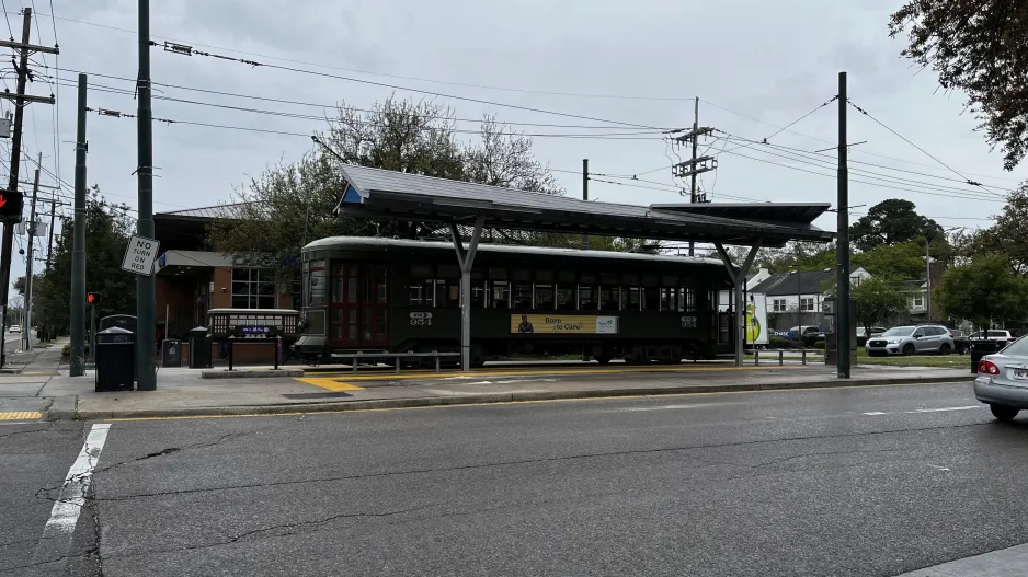 New Orleans line 12 St. Charles Streetcar with railcar 954 at S Claiborne (2024)