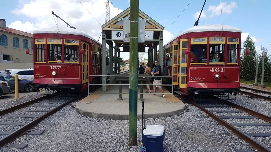 New Orleans line 2 Riverfront with railcar 457 at Dumaine Station (2018)