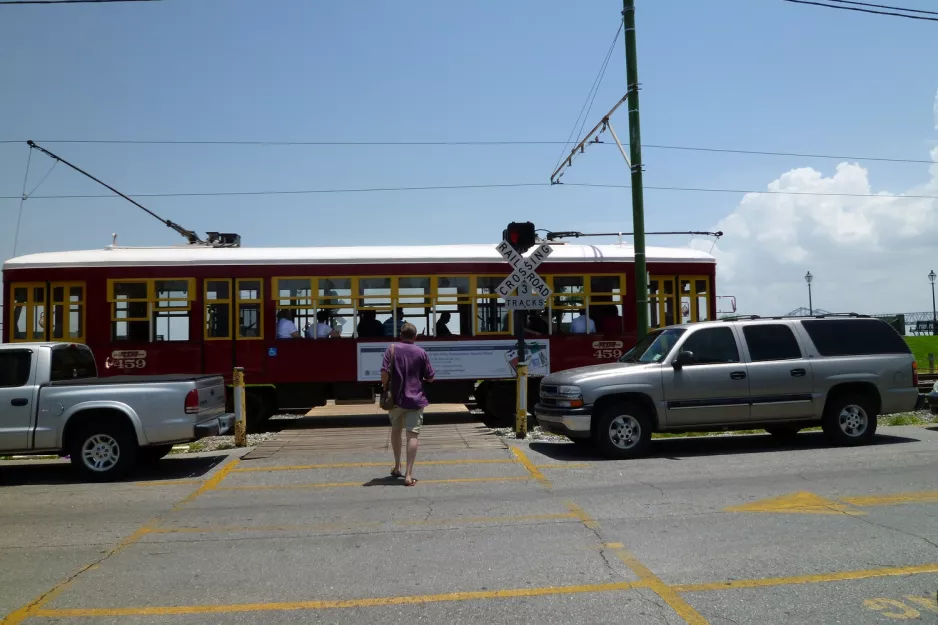 New Orleans line 2 Riverfront with railcar 459 at Bienville St. (2010)