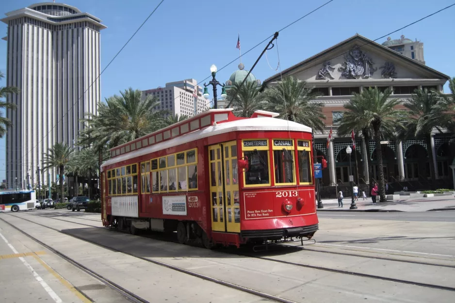 New Orleans line 47 Canal Streetcar with railcar 2013 on Canal street (2010)
