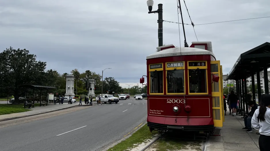 New Orleans line 48 Canal Streetcar with railcar 2003 at Museum of Art (2024)