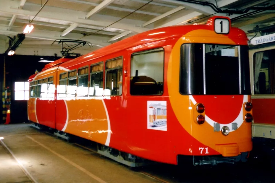 Norrköping articulated tram 71 "Köpenhamm" inside Stohagsgatan (2005)