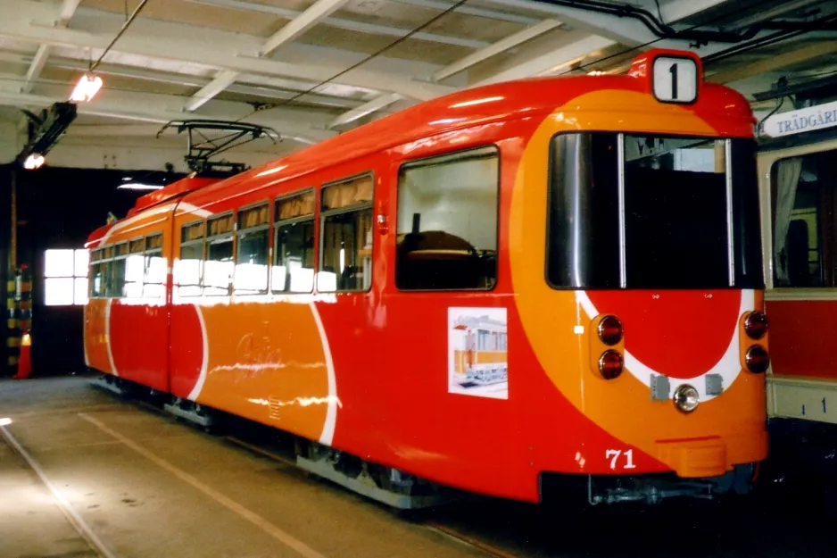 Norrköping articulated tram 71 "Köpenhamm" inside the depot Stohagsgatan (2005)