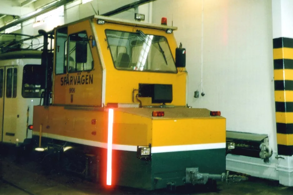 Norrköping service vehicle 908 inside Stohagsgatan (2005)