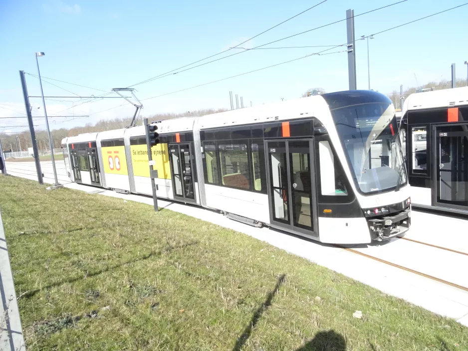 Odense low-floor articulated tram 01 "Brunneren" at Kontrol centret (2021)