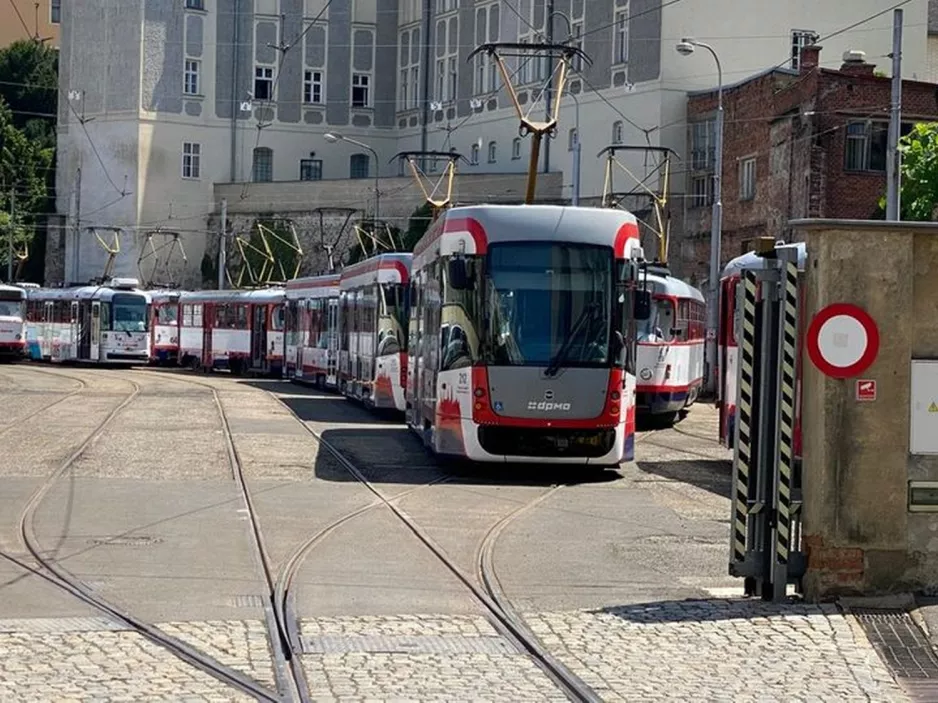 Olomouc railcar 212 at Ulice Koźlužská (2022)