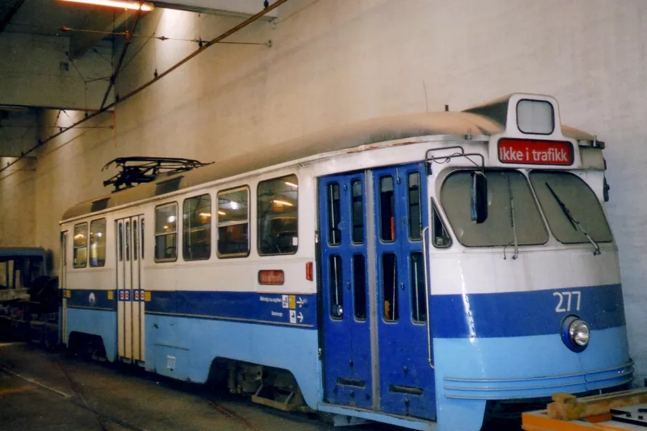 Oslo railcar 277 inside Grefen trikkebase (2005)