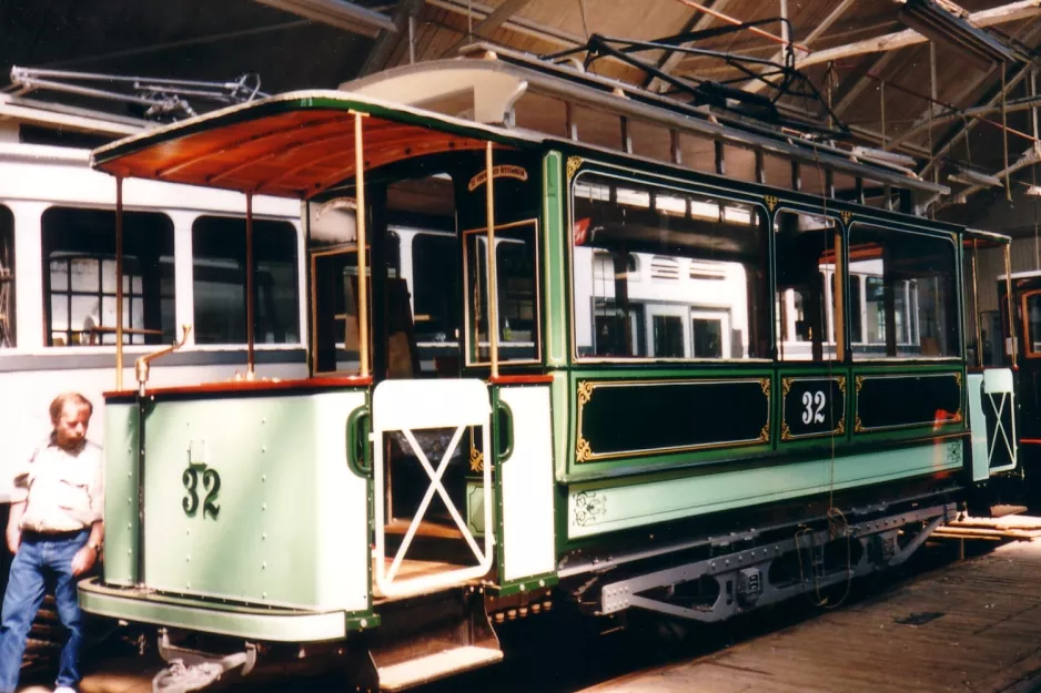 Oslo railcar 32 inside Sagene Remise (1995)