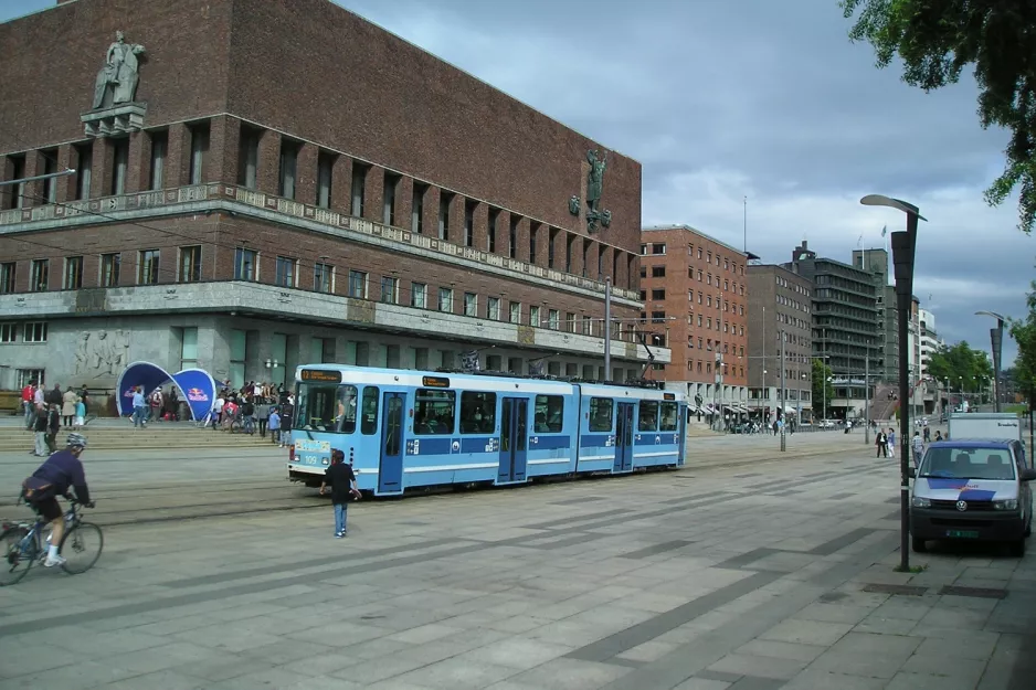Oslo tram line 12 with articulated tram 109 on Rådhusplassen (2010)