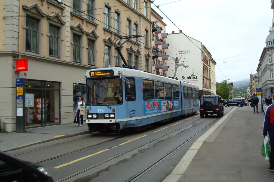 Oslo tram line 19 with articulated tram 135 on Bogstadveien (2009)