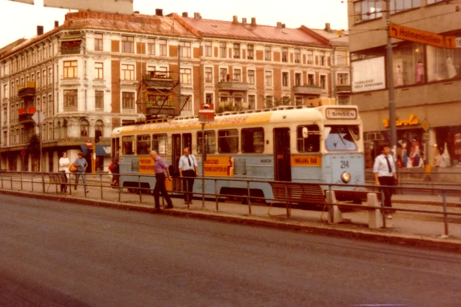 Oslo tram line 19 with railcar 214 at Majorstuen (1980)