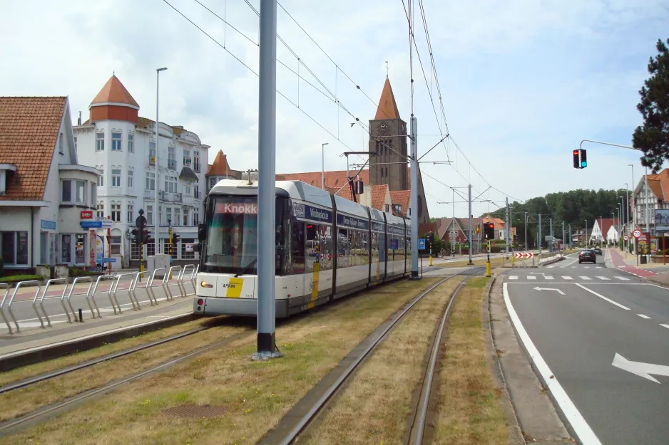 Ostend De Kusttram with low-floor articulated tram 7225 at Duinbergen Kerk (2014)