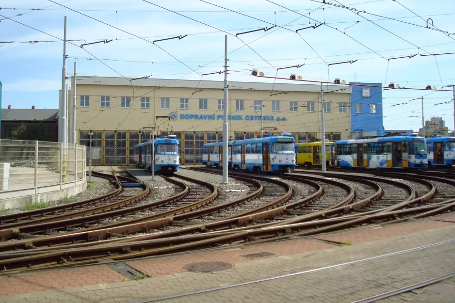 Ostrava railcar 1033 in front of Vozovna Křivá (2008)