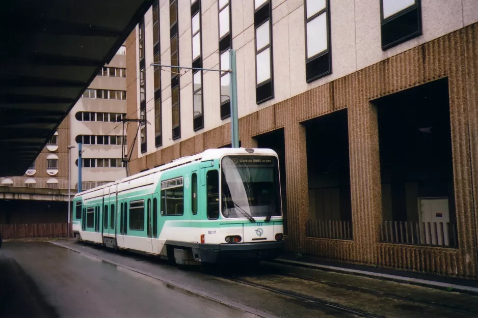 Paris low-floor articulated tram 117 at Bobibny-Poplo Picasso (2007)