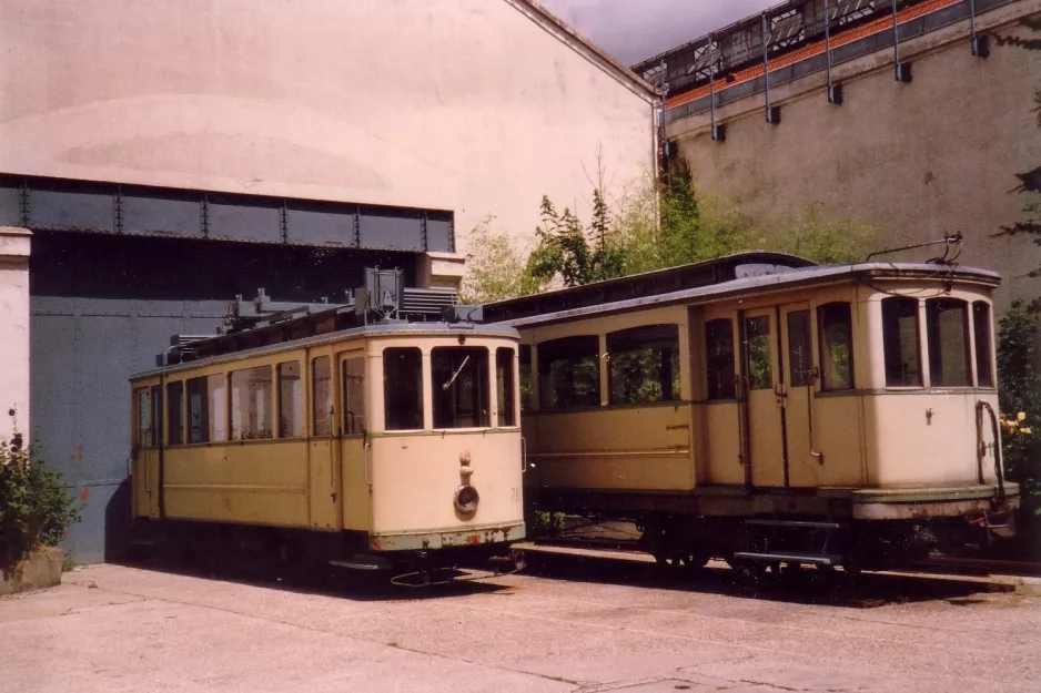 Paris railcar 78 on the entrance square Association du Musée des Transports Urbains, Interurbains et Ruraux i Saint-Mandé (1988)