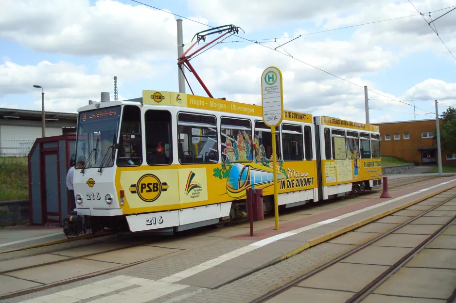 Plauen extra line 6 with articulated tram 216 at Oberer Bahnhof, Stadtpark (2015)