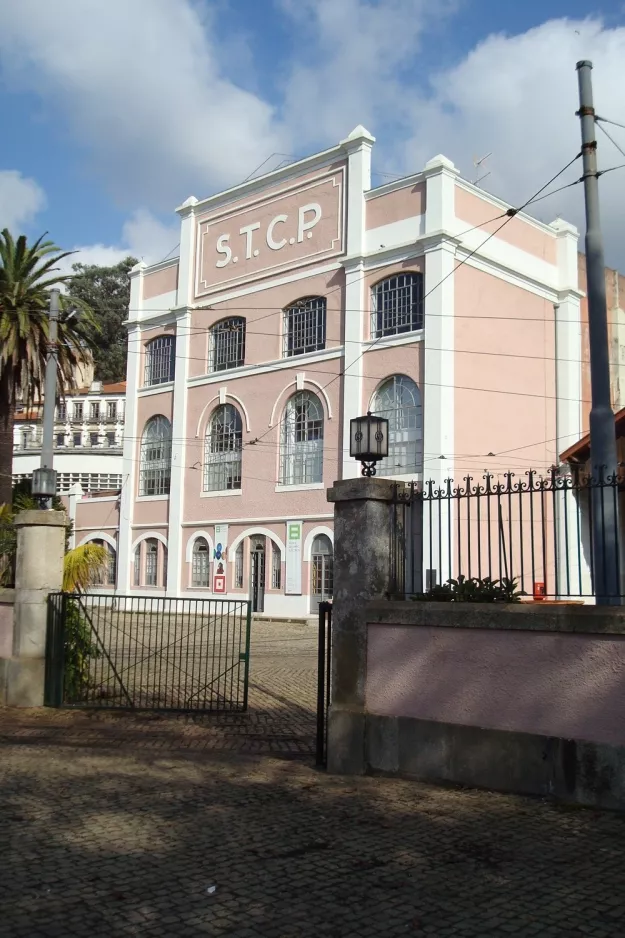 Porto in front of Museu do Carro Eléctrico (2008)