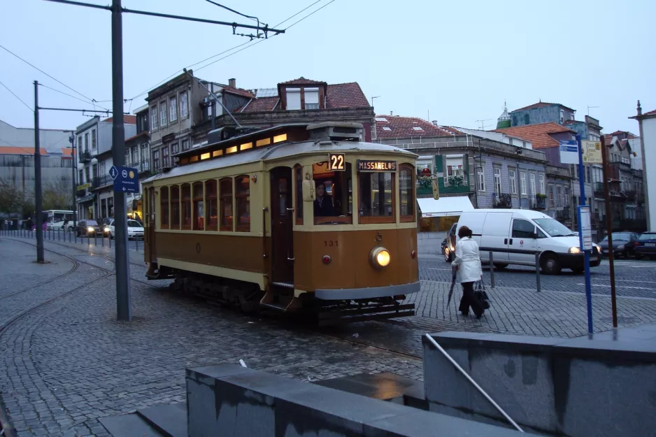 Porto tram line 22 with railcar 131 at Batalha (2008)