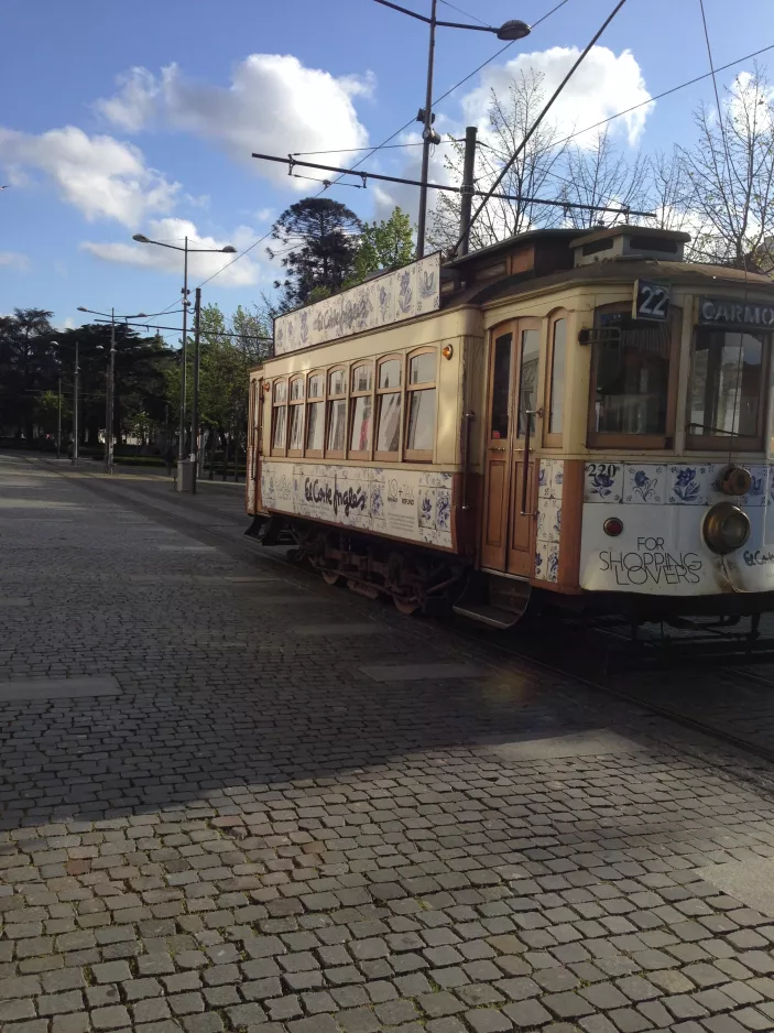 Porto tram line 22 with railcar 220 at Carmo (2019)