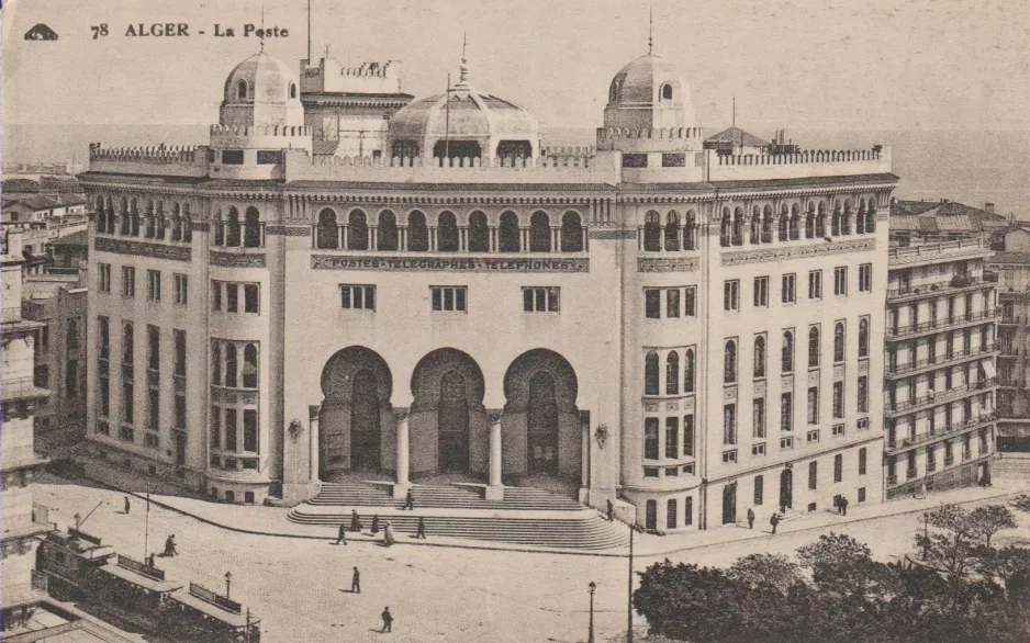 Postcard: Algiers near La Poste (1900)