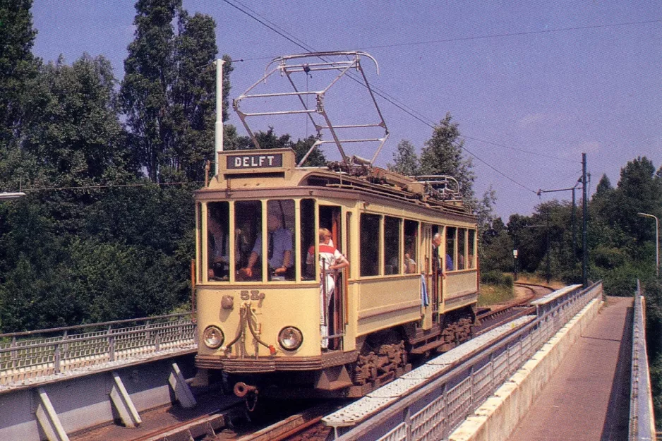 Postcard: Amsterdam museum line 30 with railcar 58  viaduct over de A9 (Haarlem-Utrecht) (1984)