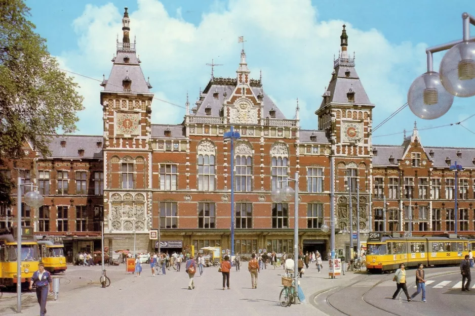 Postcard: Amsterdam tram line 1 with articulated tram 610 at Central Station (1980)