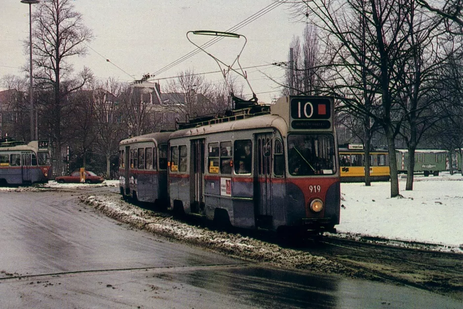 Postcard: Amsterdam tram line 10 with railcar 919 on Wetering-circuit (1979)