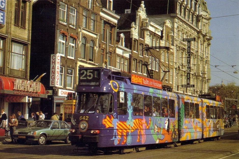 Postcard: Amsterdam tram line 25 with articulated tram 642 on Damrak (1988)