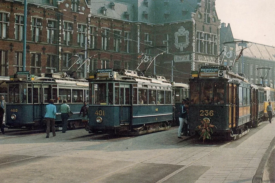 Postcard: Amsterdam tram line 5 with railcar 465 at Central Station (1980)