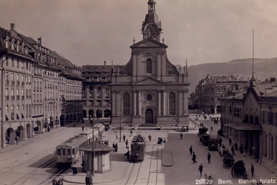 Postcard: Berne on Bahnhofplatz (1915)