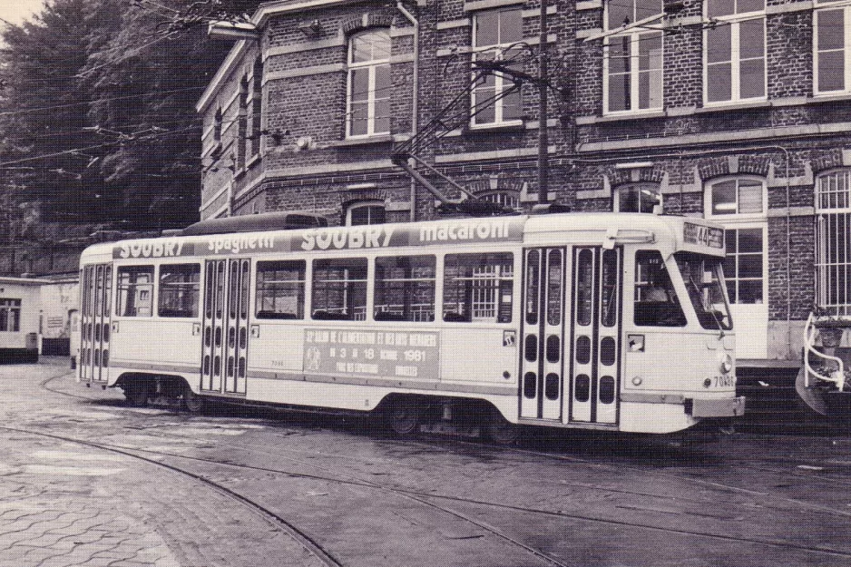 Postcard: Brussels railcar 7096 at the depot Woluwe / Tervurenlaan (1981)