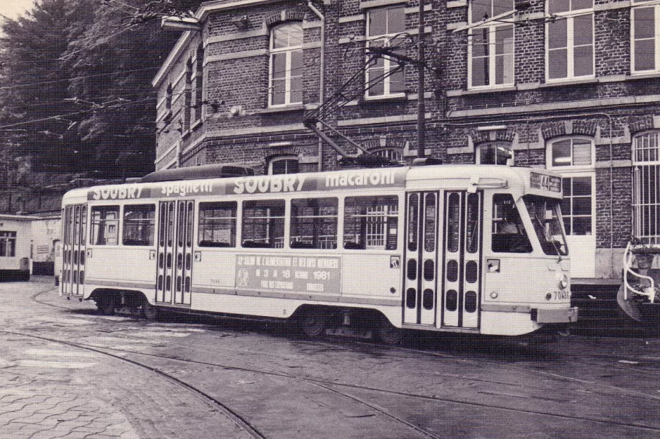 Postcard: Brussels railcar 7096 at Woluwe / Tervurenlaan (1981)