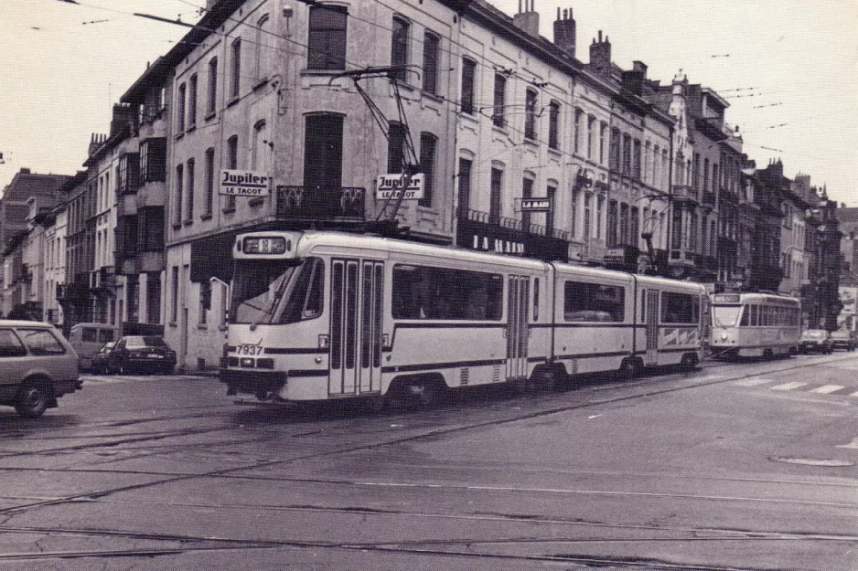 Postcard: Brussels tram line 18 with articulated tram 7937 on Brugmannlaan / Avenue Brugmann (1981)