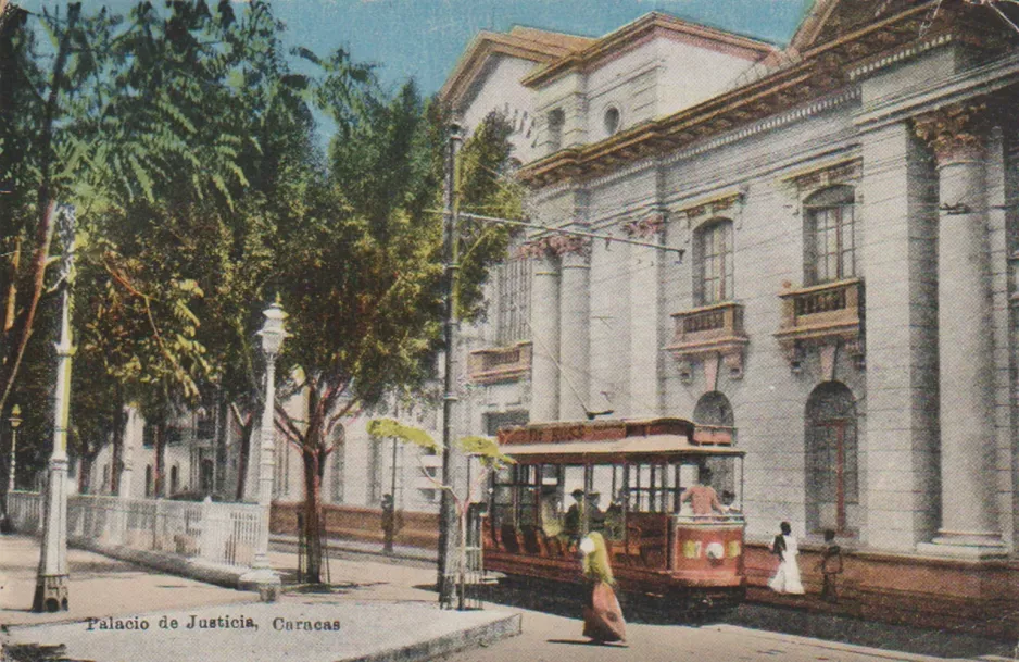 Postcard: Caracas railcar 37 in front of Palacio de Justicia (1920)