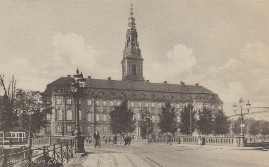 Postcard: Copenhagen on Christiansborg Slotsplads (1918)