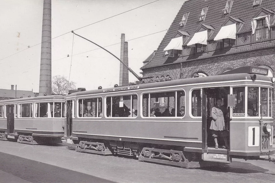 Postcard: Copenhagen tram line 1 with railcar 501 on Strandvejen (1930)