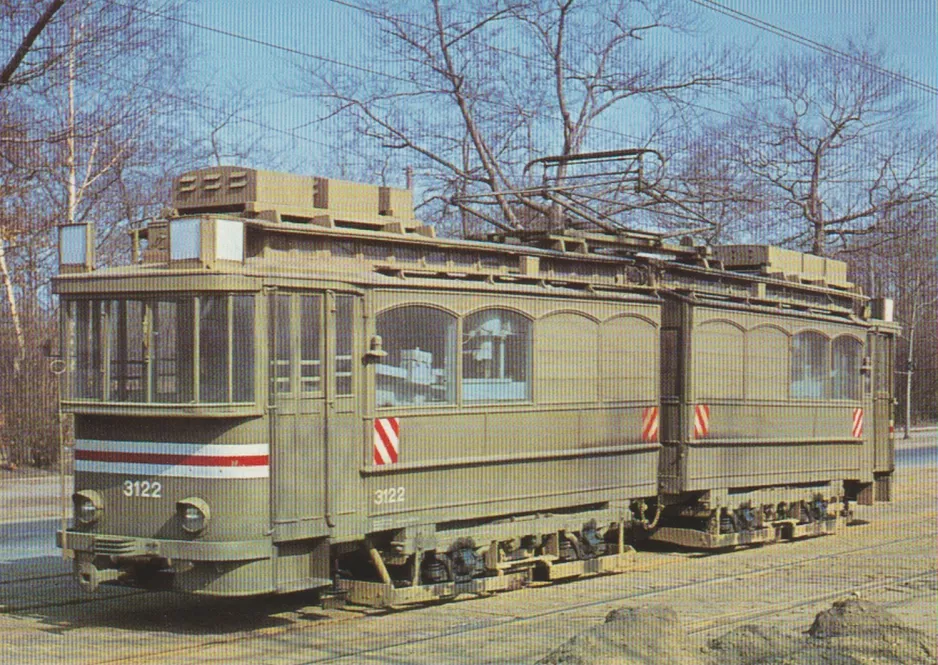 Postcard: Dresden grinder car 3122 outside the depot (1950-1955)